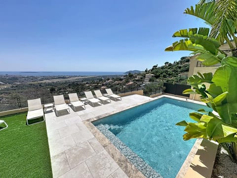 Bird's eye view, City view, Garden view, Mountain view, Mountain view, Sea view, Sea view, Swimming pool