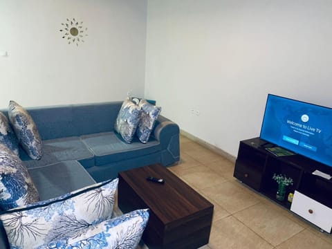 Communal lounge/ TV room, TV and multimedia, Living room, Seating area, Evening entertainment