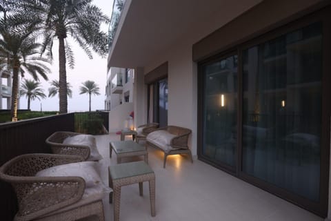 Day, View (from property/room), Balcony/Terrace, Living room, Seating area