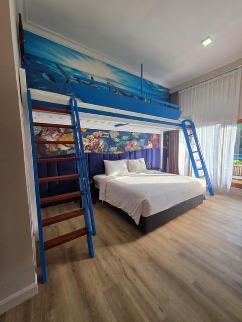 Bed, Photo of the whole room, Bedroom, bunk bed