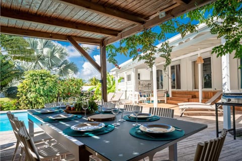 Property building, Patio, Day, Garden, View (from property/room), Balcony/Terrace, Dining area, Garden view