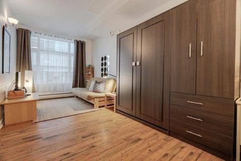 Bed, Photo of the whole room, wardrobe