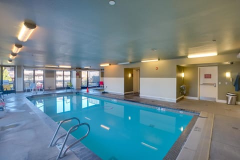 Resort-Style Condo with Lake Chelan and Mtn Views Apartment in Chelan (In Town)