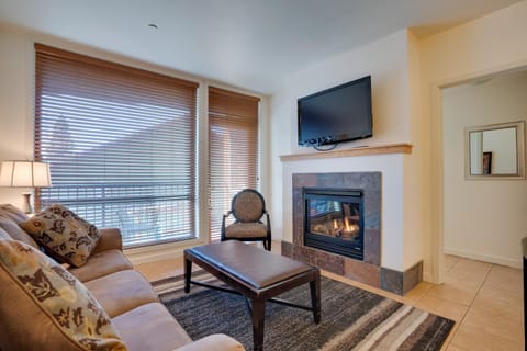 Resort-Style Condo with Lake Chelan and Mtn Views Apartment in Chelan (In Town)