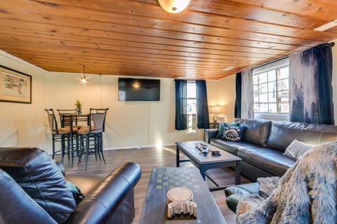 Houghton Lake Cottage - Central Location! House in Houghton Lake