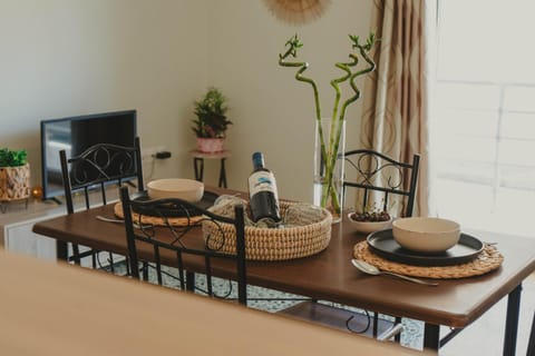 Food and drinks, Dining area, Food, Drinks