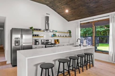 Campfire Bungalow - Kid Friendly House in Palenville