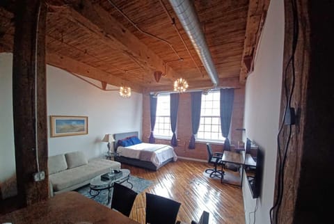 Bed, TV and multimedia, Living room, Photo of the whole room, Business facilities, Seating area, Bedroom
