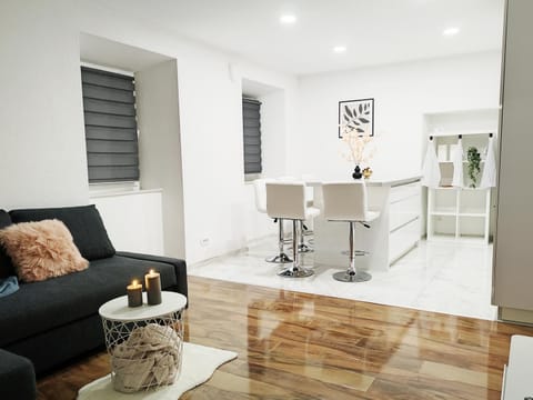 Kitchen or kitchenette, Living room, Seating area, Dining area