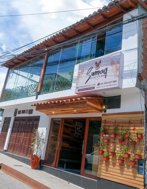 Facade/entrance