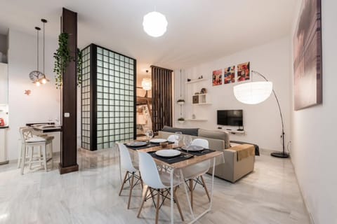 Photo of the whole room, Dining area