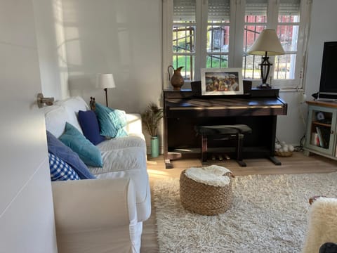 Communal lounge/ TV room, Living room