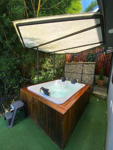 Day, Hot Tub, Garden view