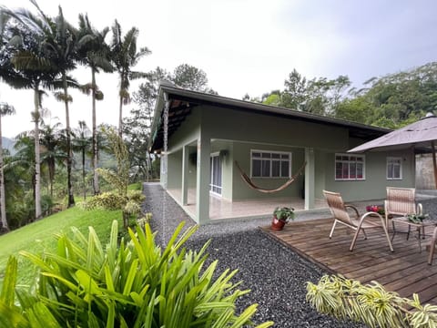Property building, Patio, Spring, Day, Garden, Garden view