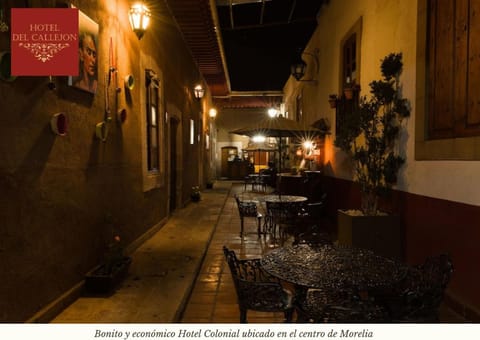 Restaurant/places to eat, Restaurant/places to eat, Garden, Seating area