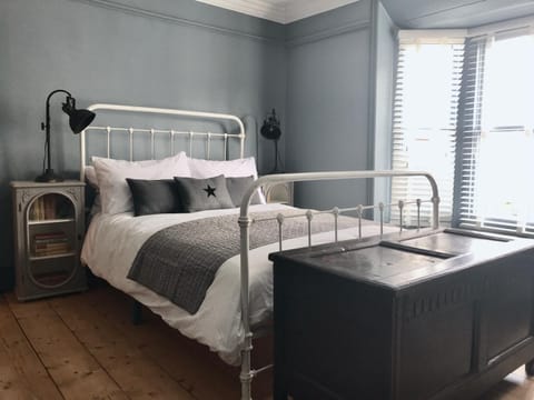 Bed, Beach, Bedroom, wardrobe