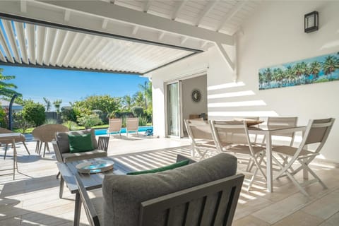 Patio, Day, View (from property/room), Balcony/Terrace, Living room, Seating area, Dining area, Pool view, Swimming pool, sunbed
