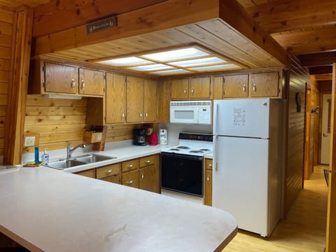 Yellow Goose Chateau House in Island Park