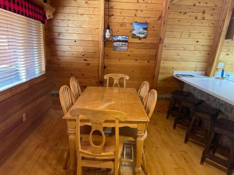 Yellow Goose Chateau House in Island Park