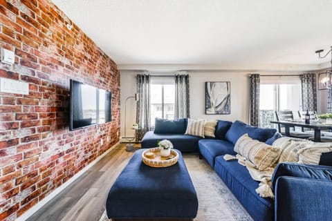 Communal lounge/ TV room, TV and multimedia, Living room, Seating area, Evening entertainment