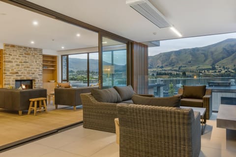 Natural landscape, Balcony/Terrace, Living room, Seating area, Lake view, Mountain view, flat iron