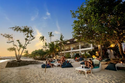 Property building, Day, Beach, Sea view, sunbed