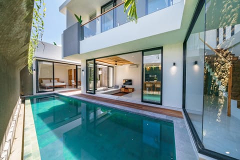 Property building, Day, Pool view, Swimming pool