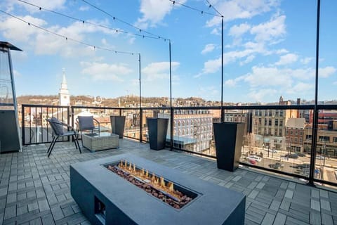 The Penthouse- Heart of OTR w/Rooftop Terrace Apartment in Over The Rhine