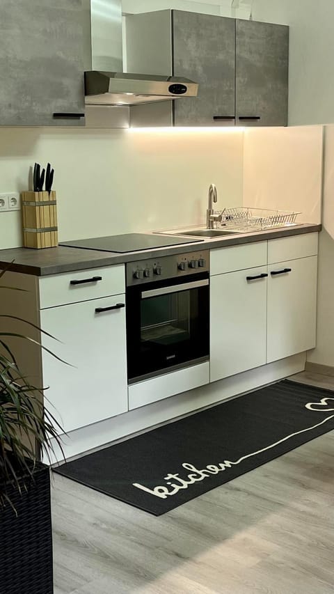 Kitchen or kitchenette, pet friendly, stove