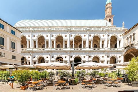 iHOMES-Luxury Junior Suite vista Basilica Palladio Apartment in Vicenza