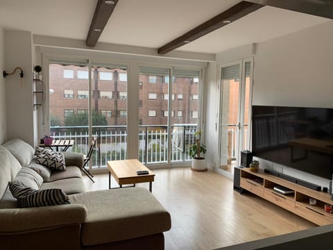 Communal lounge/ TV room, TV and multimedia, Living room, Seating area