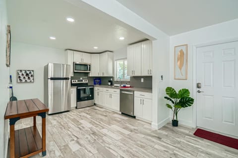 Singer Island Stunner 2 BR Apartment hotel in Riviera Beach