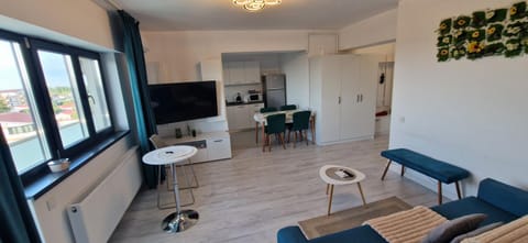 TV and multimedia, Living room, Dining area, Evening entertainment