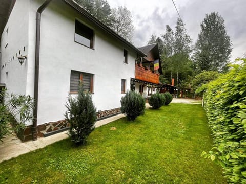 Property building, Day, Garden, Garden view