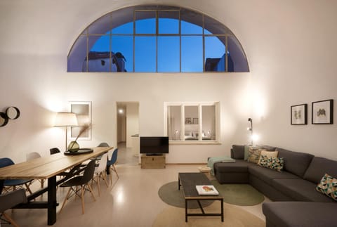 TV and multimedia, Living room, Seating area, Dining area