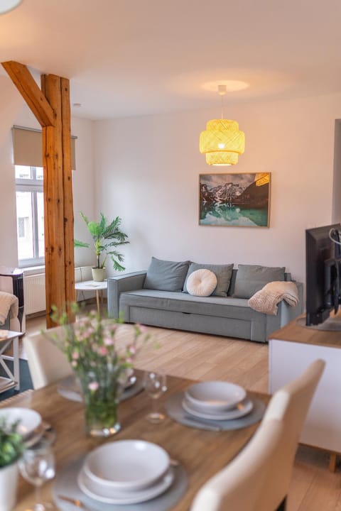 Living room, Decorative detail, Dining area, internet