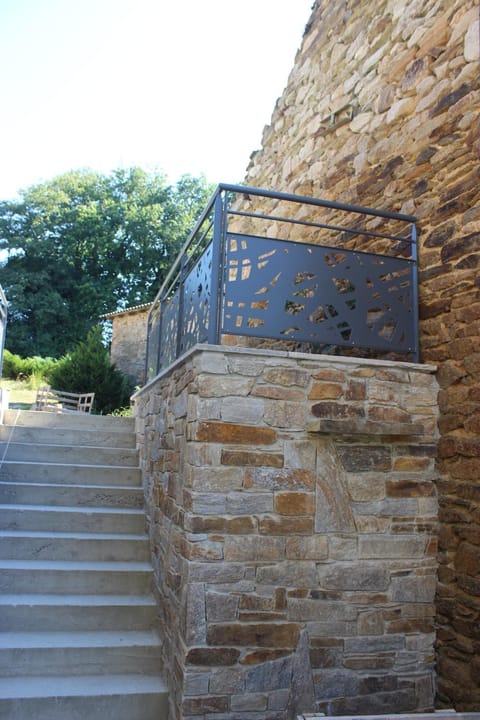 Gîte avec piscine intérieure House in Auvergne-Rhône-Alpes