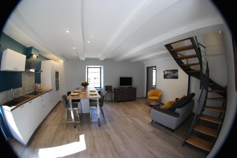 Gîte avec piscine intérieure House in Auvergne-Rhône-Alpes