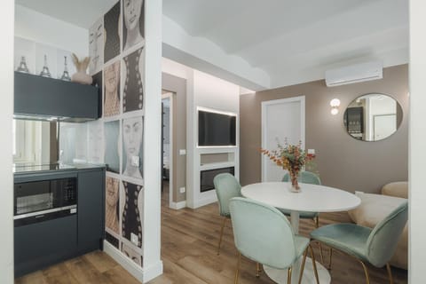 TV and multimedia, Living room, Dining area, fireplace, heating, kitchen, air conditioner