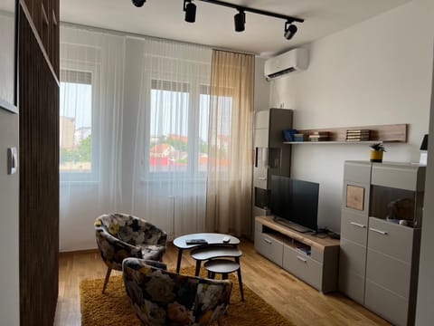 Apartment Charlie private parking Apartment in Novi Sad