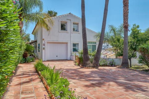 Amapola House Exclusive Private Pool, BBQ & Pet Friendly Torreblanca Fuengirola by Groway Home Apartment in Fuengirola