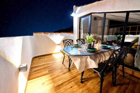 Night, View (from property/room), Balcony/Terrace