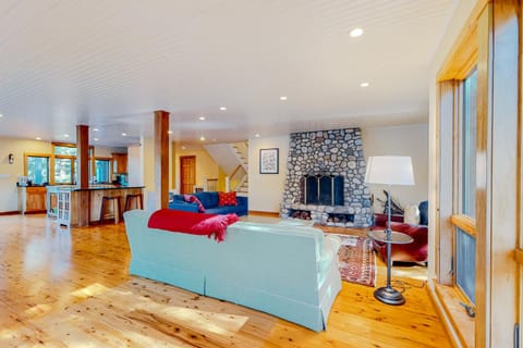 Rescue Lake House in Lake Rescue