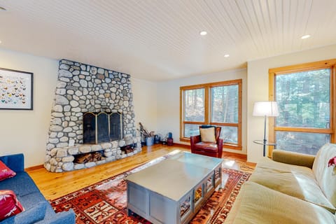 Rescue Lake House in Lake Rescue