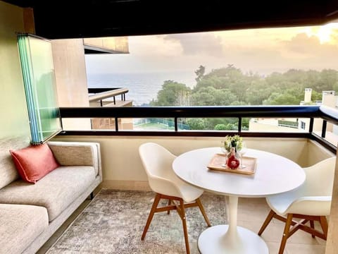 Natural landscape, View (from property/room), Balcony/Terrace, Dining area