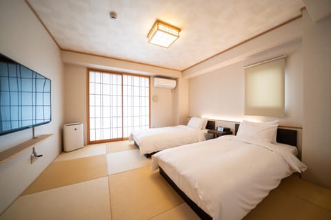 Bed, TV and multimedia, Photo of the whole room, Bedroom, air conditioner