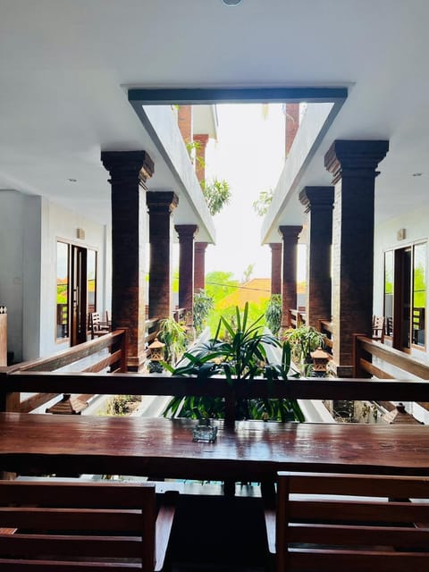 Seating area, Dining area