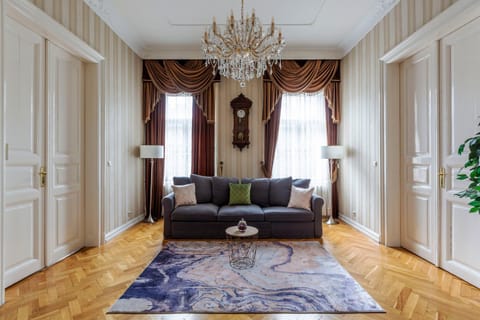 Bed, Living room, Photo of the whole room, Seating area, Bedroom