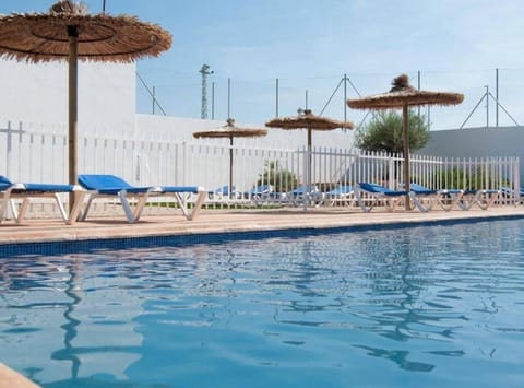 Pool view, Swimming pool, sunbed