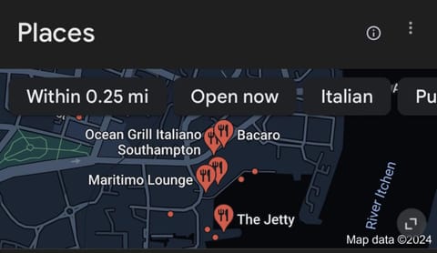 2 bedroom near ocean village Marina port apartment Apartment in Southampton